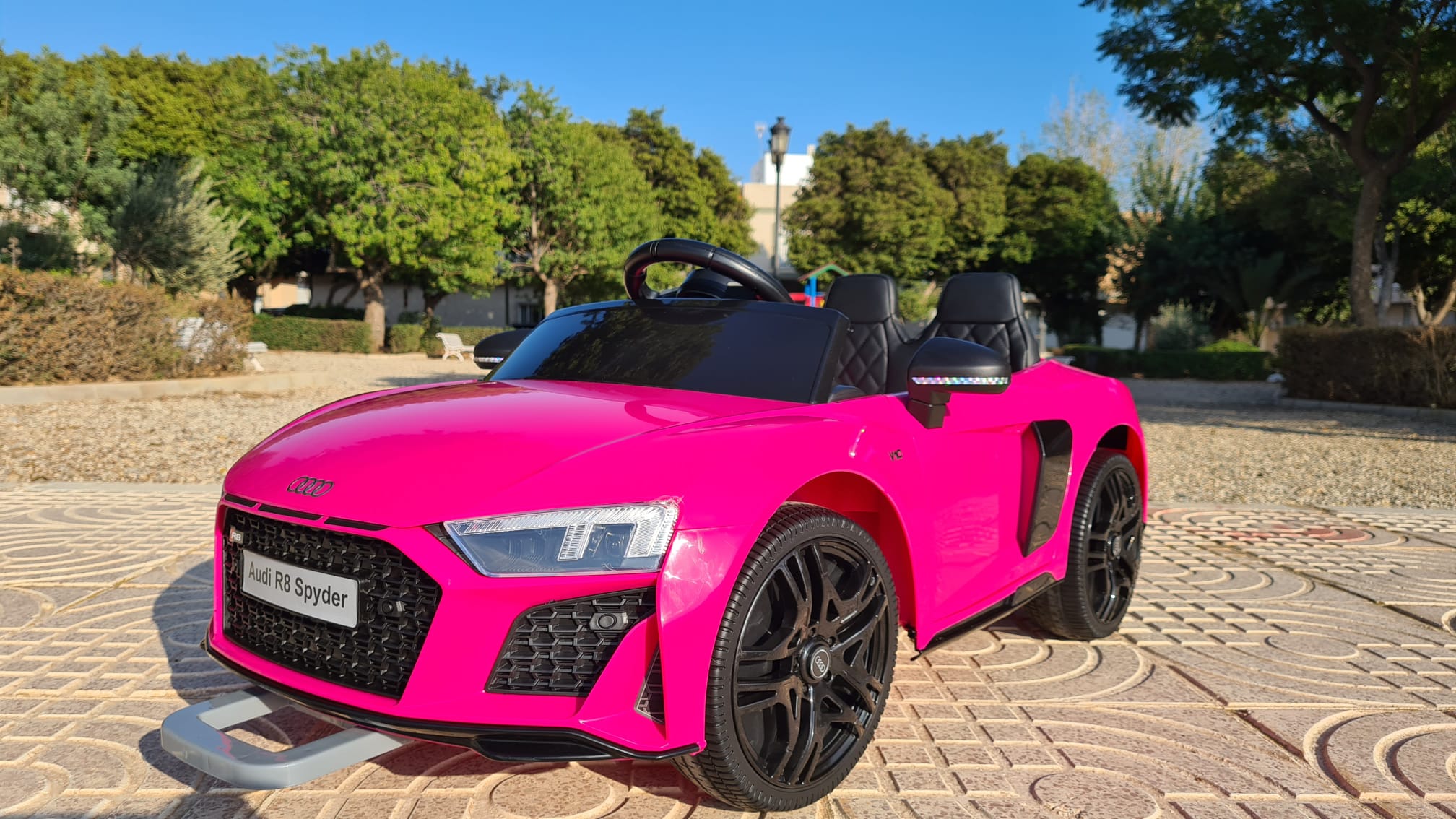Audi r8 pink